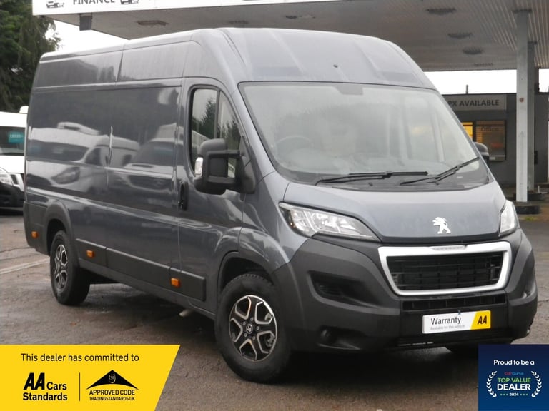 PEUGEOT BOXER 2.2 435 L4H2 Professional Premium + BHDI with Swivel Seats / No