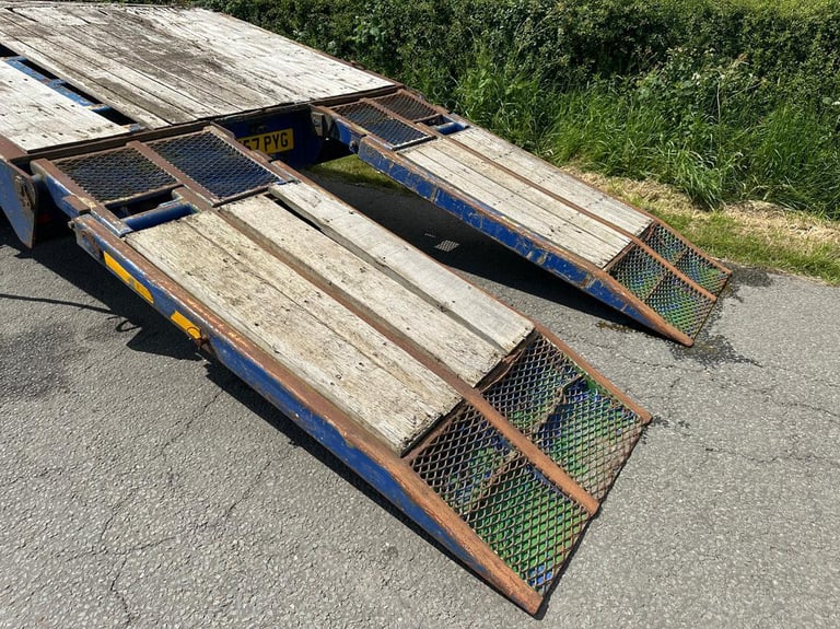 DAF TRUCKS CF85 360 8 X 2 Beavertail