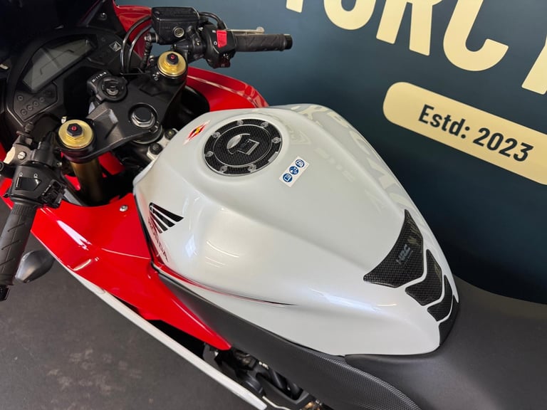 Honda CBR600F 2011 RED AND WHITE