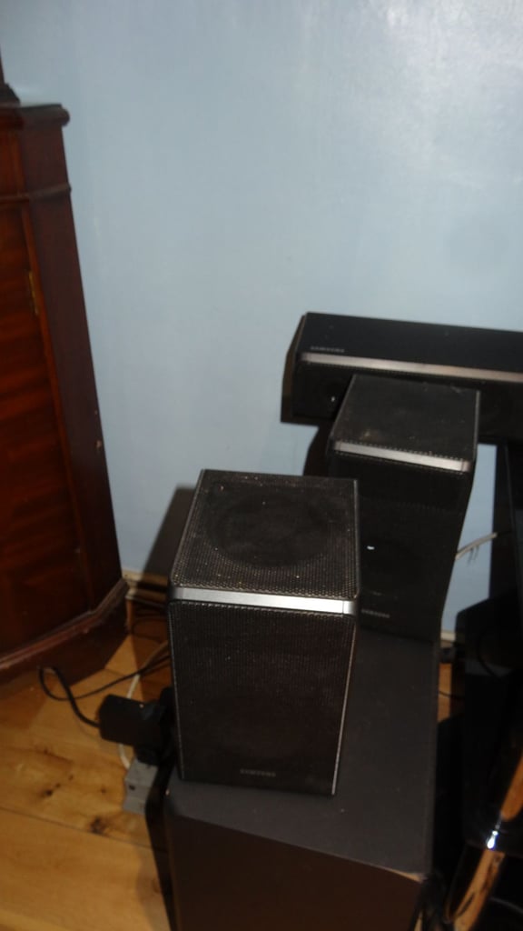 SAMSUNG HW-Q950T 9.1.4 WIRELESS  CINEMATIC SMART 500W SOUNDBAR DOLBY ATMOS.  