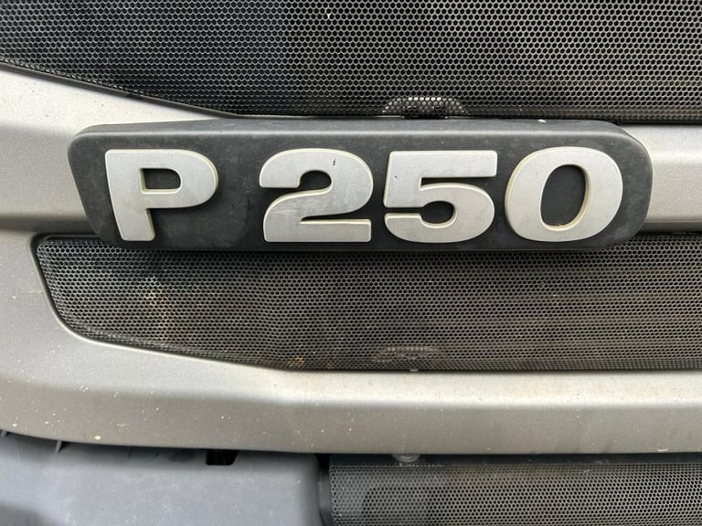 2018 Scania P250 Sleepercab with 27 1/2 Ft Curtainside Body