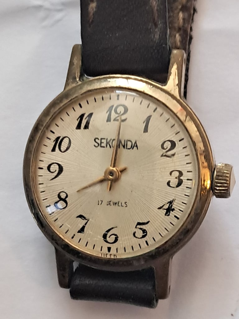 Retro ladies watch Sekonda mechanical windup rare Retro USSR with leather strap 