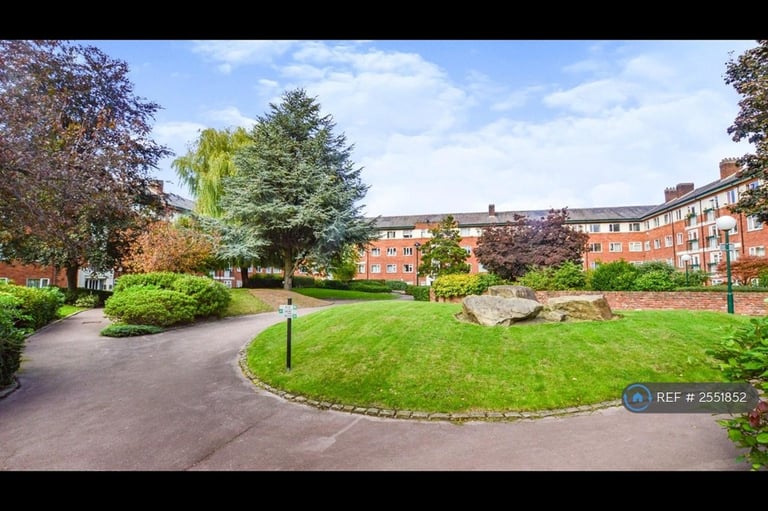 2 bedroom flat in Redmires Court, Salford, M5 (2 bed) (#2551852)