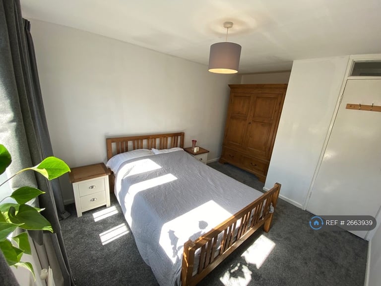 3 bedroom flat in Martlesham Walk, Manchester, M4 (3 bed) (#2663939)