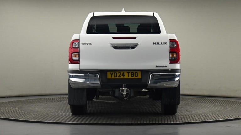 2024 Toyota Hilux 2.8 D-4D Invincible Pickup Double Cab 4dr Diesel Auto 4WD Euro 6 (s/s) (204 Pic...