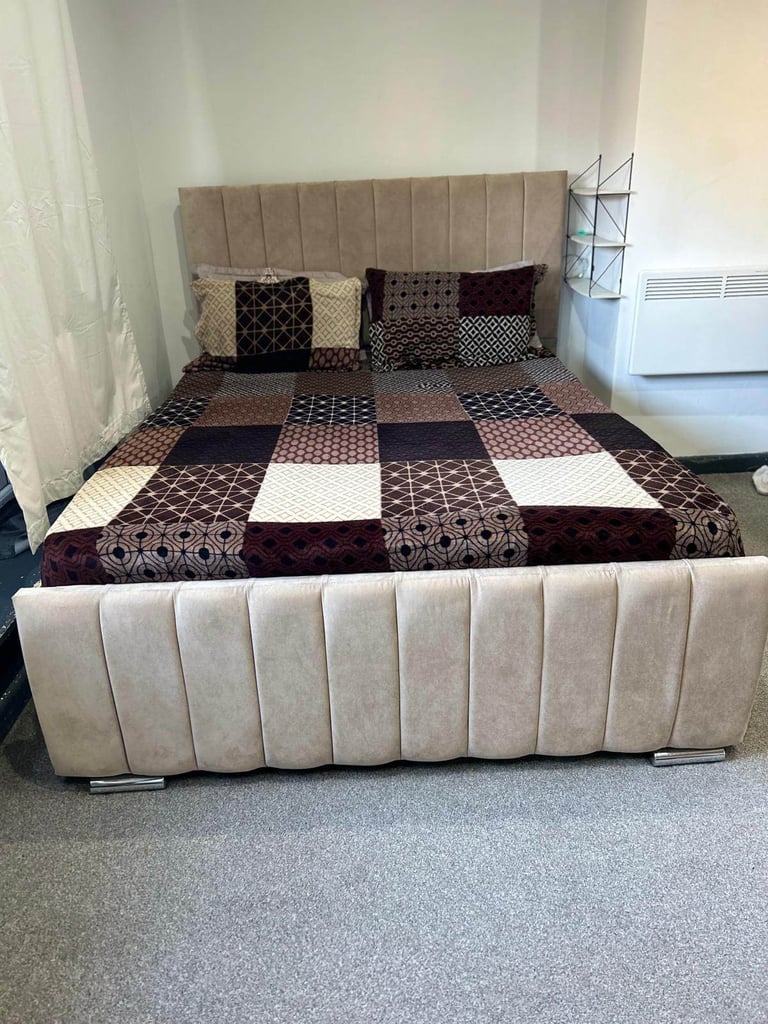 Bed sit flat in BD13 Thornton