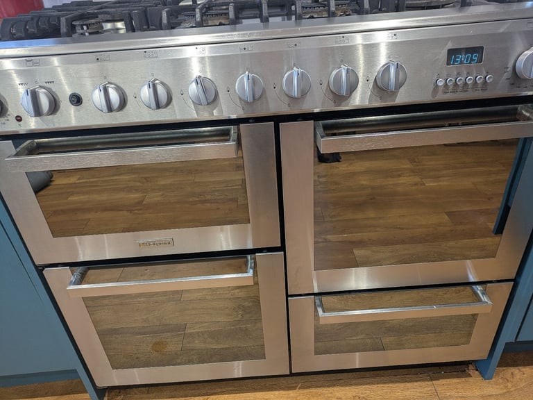 Free standing range style Hotpoint cooker dual fuel 