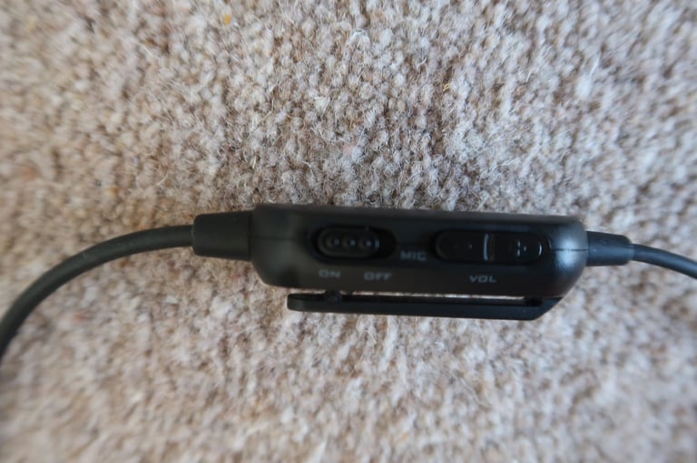 Creative HS-720 Wired Computer / Laptop Headphones with Noise Cancelling Mic