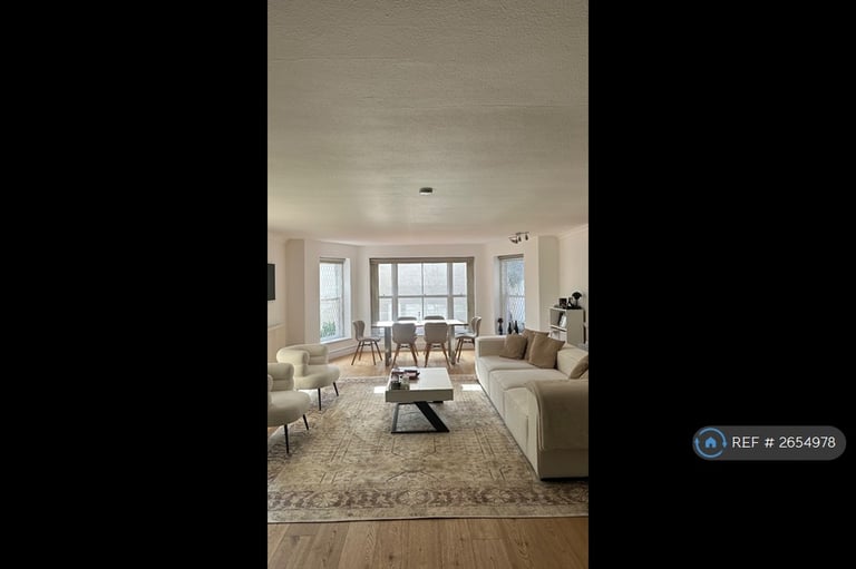2 bedroom flat in Holland Park Avenue, London, W11 (2 bed) (#2654978)