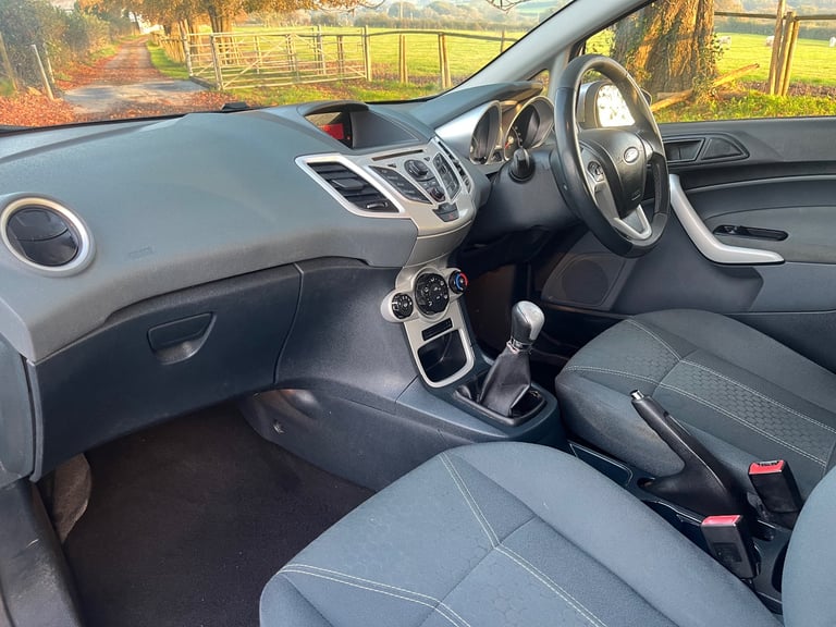 FORD FIESTA 1.25 PETROL MANUAL 5 DOOR HATCHBACK - LONG MOT AND FULL SERVICE HISTORY