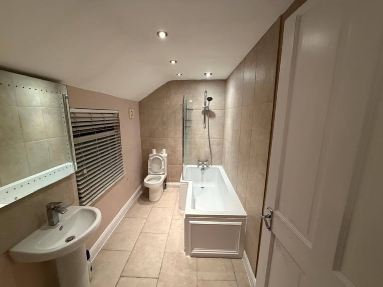 Modern brand new 3 Double Bedroom House In Chessington