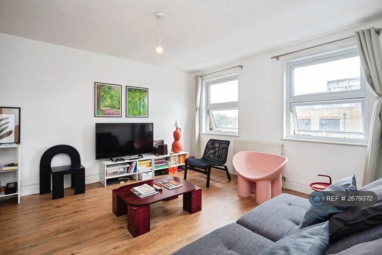 1 bedroom flat in Bethnal Green Road, London, E2 (1 bed) (#2679372)