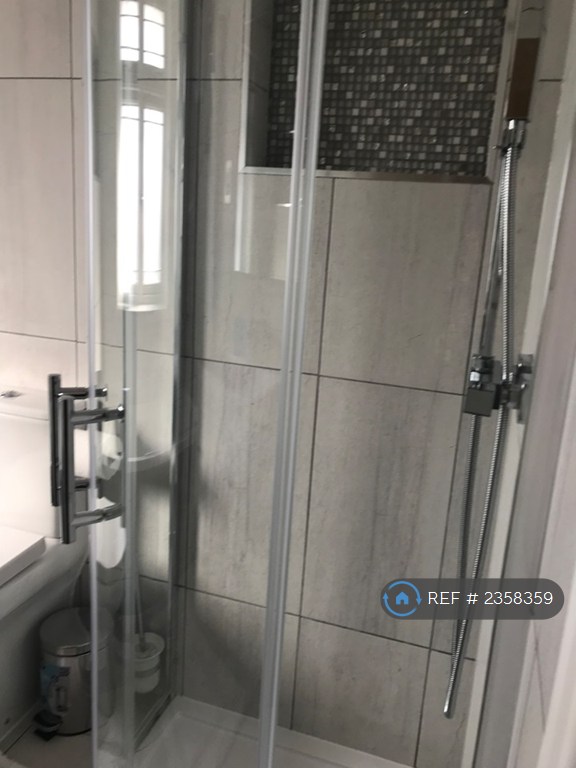 image for Studio flat in Stanhope Park Road, London Ub69lt, UB6 (#2358359)