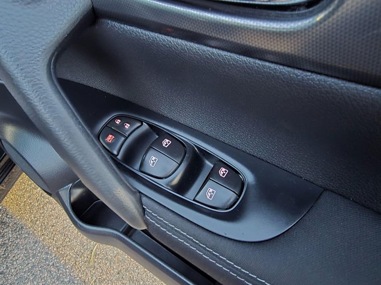 2018 Nissan Qashqai 1.5 dCi N-Connecta SUV 5dr Diesel Manual Euro 6 (s/s) (115 ps) HATCHBACK Dies...