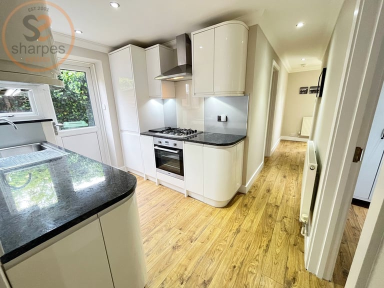 image for 3 bedroom flat in Kingsway Road, Cheam, London