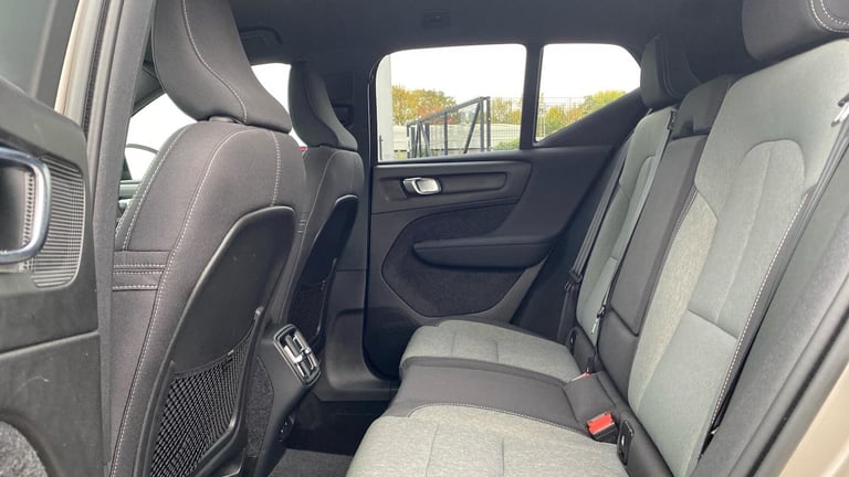 2022 Volvo XC40 2.0 B3 MHEV Plus SUV 5dr Petrol Hybrid DCT Auto Euro 6 (s/s) (163 ps) Petrol/Elec...