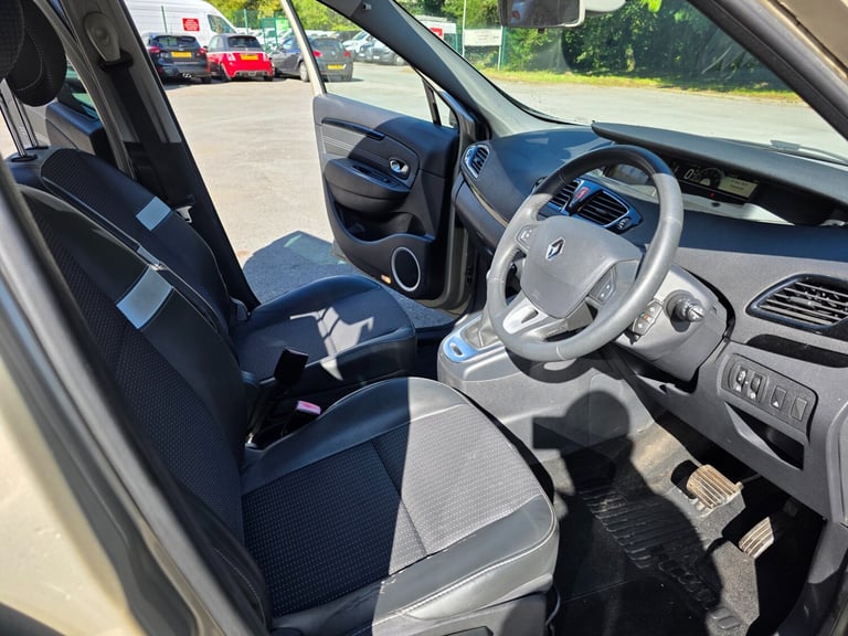 2011 Renault Scenic 1.5 dCi 110 Dynamique TomTom 5dr EDC MPV Diesel Automatic