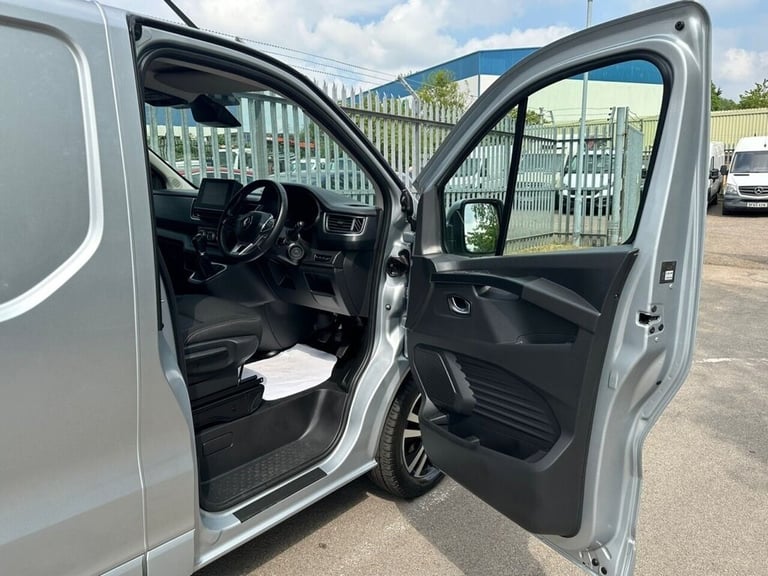 2023 Renault Trafic 2.0 dCi Blue 28 Sport+ Panel Van 5dr Diesel EDC SWB Euro 6 (s/s) (170 ps) PAN...