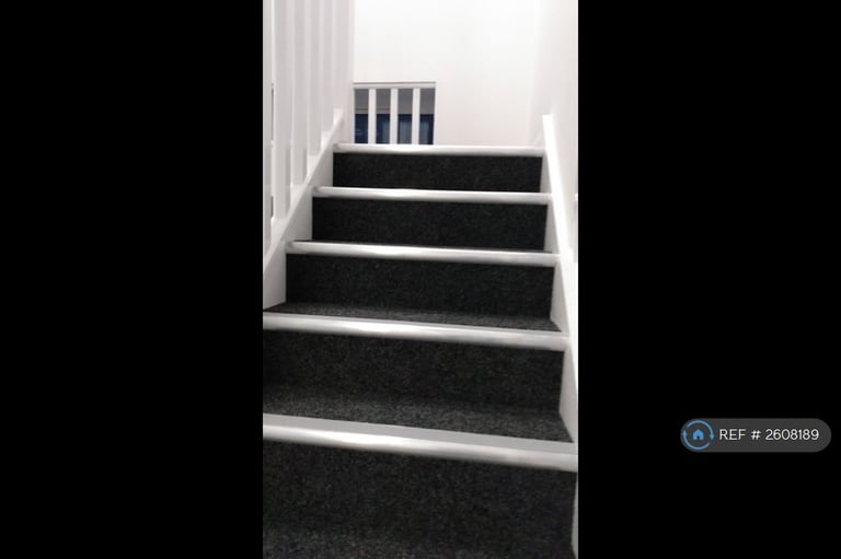 2 bedroom flat in Bury Road, Rawtenstall, Rossendale, BB4 (2 bed) (#2608189)