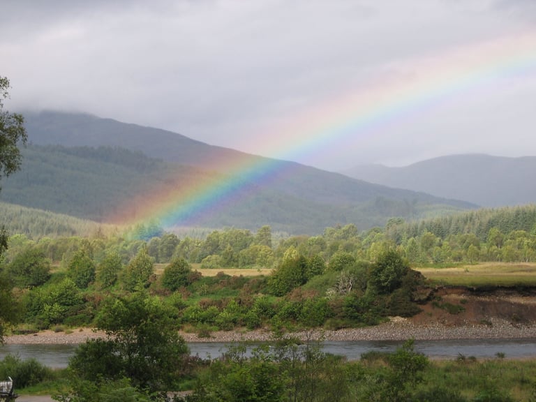 Modern furnished Cottage for rental a short drive north of Fort William