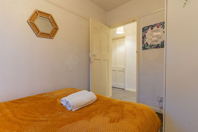 Beautiful 2 bedroom flat in Birmingham City Centre is available for Rent (B16 8)
