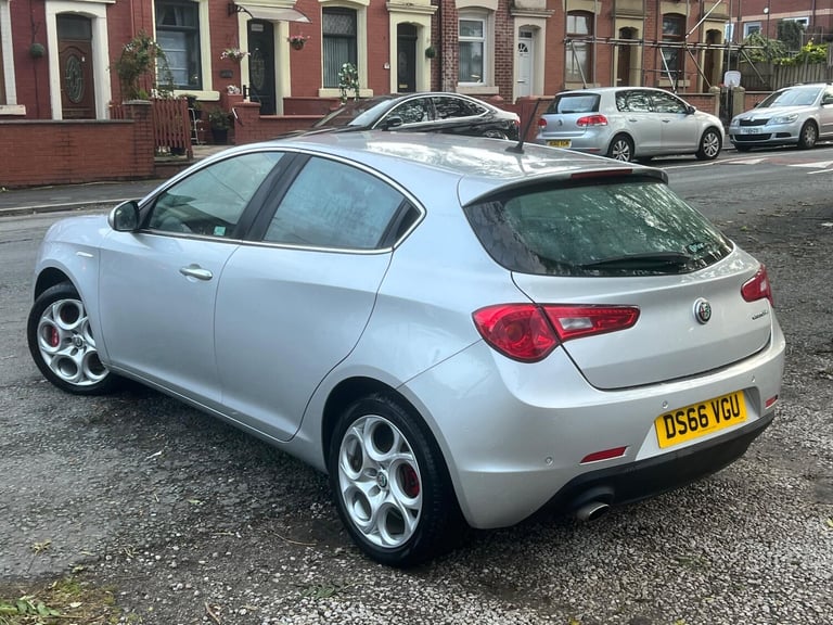 2016 Alfa Romeo Giulietta 1.6 JTDM-2 Super Euro 6 (s/s) 5dr HATCHBACK Diesel Manual