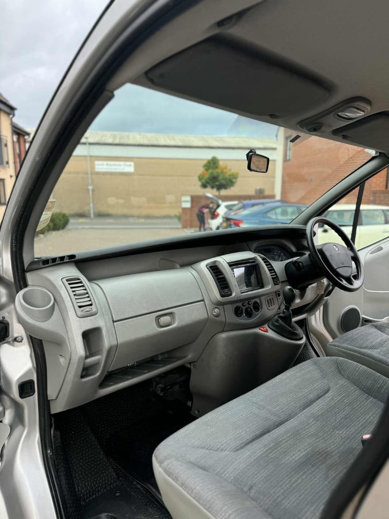 Renault, TRAFIC, 9 Seater MPV, Minibus, People Carrier, 2010, Manual, 2464 (cc), 4 doors