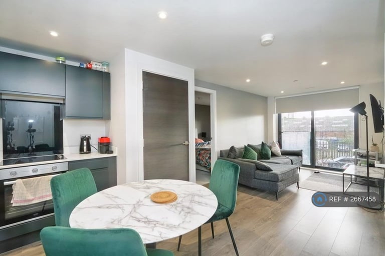 2 bedroom flat in Parliament Street, Liverpool, L8 (2 bed) (#2667458)