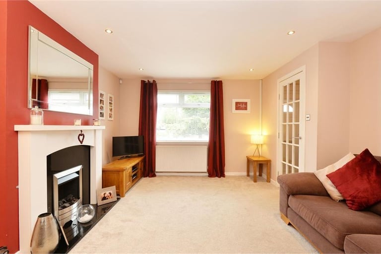 3 Bedroom Semi-detached House in Gyle, near Edinburgh Airport