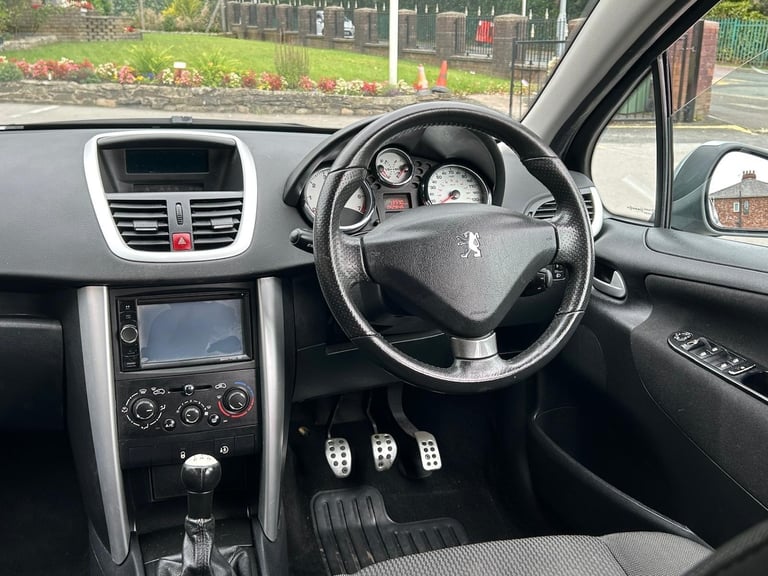 2011 Peugeot 207 1.4 VTi Sportium Euro 5 5dr HATCHBACK Petrol Manual