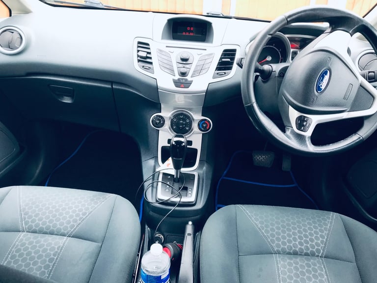 Automatic Ford, FIESTA, Hatchback, 2012, 1388 (cc), 5 doors