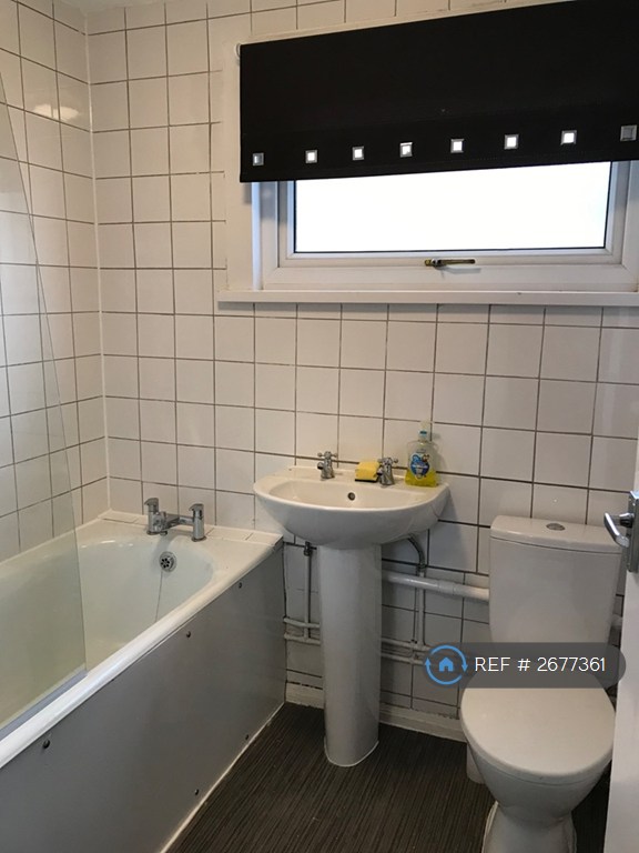 5 bedroom house in Park Barn Drive, Guildford, GU2 (5 bed) (#2677361)