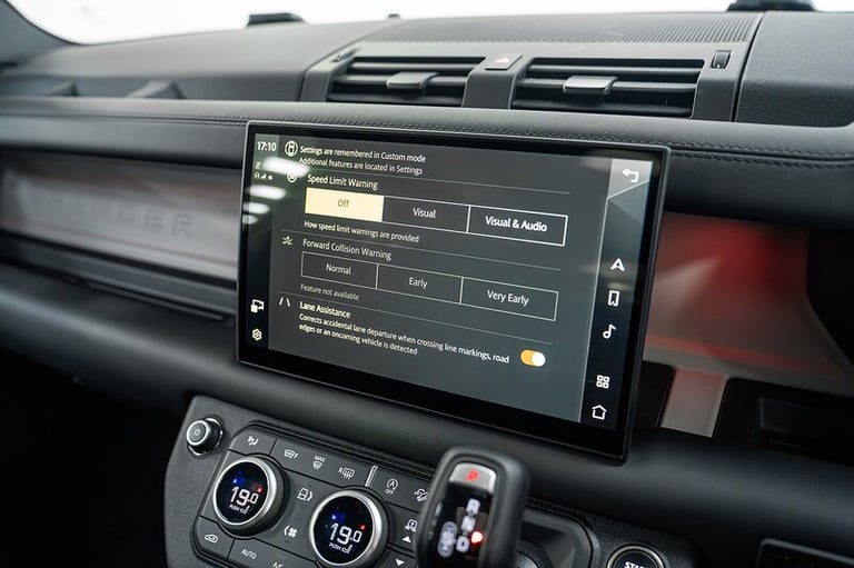 2024 Land Rover Defender 3.0 D250 X-Dynamic HSE 90 3dr Auto ESTATE DIESEL Automatic