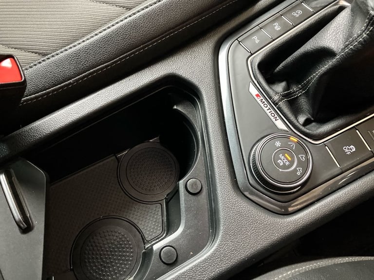 2017 Volkswagen Tiguan 2.0 TDi 150 4Motion R-Line 5dr SUV DIESEL Manual