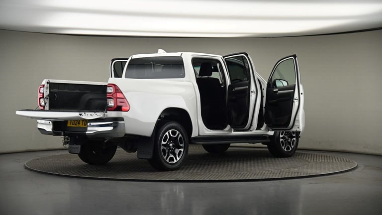 2024 Toyota Hilux 2.8 D-4D Invincible Pickup Double Cab 4dr Diesel Auto 4WD Euro 6 (s/s) (204 Pic...