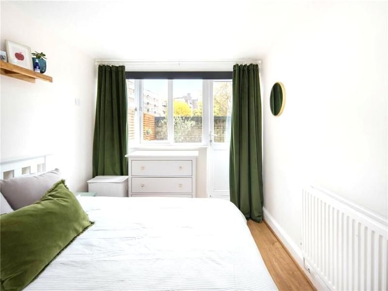 🏡 Bright and spacious room available in Canning Town