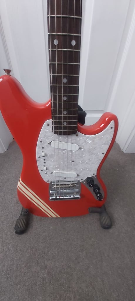 Fender Mustang guitar MOJ