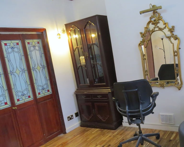 2 bed self contained maisonnette with own garden availiable mid October