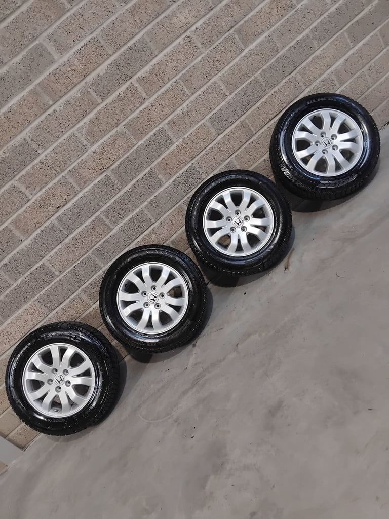 Genuine Honda CRV 16" Alloys with mud and snow tyres.