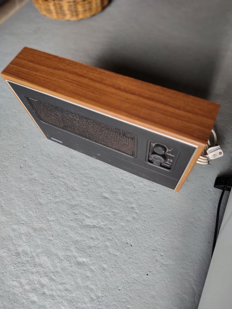DIMPLEX - Wall mounting electric space heater.