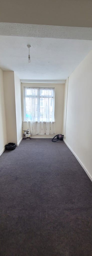 Double and Single Room for rent in Ystrad