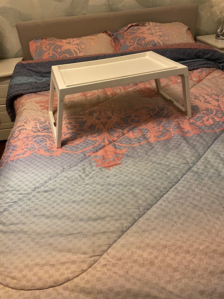 Bed table 