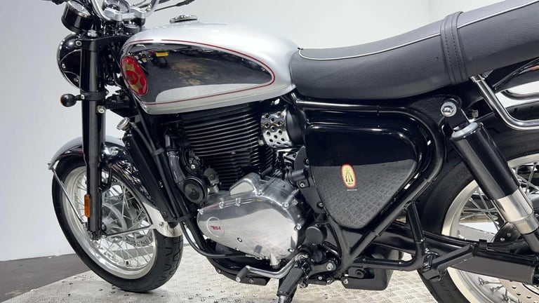 BSA Gold Star 650 2024 only 324 miles retro bike with a twist 650cc single