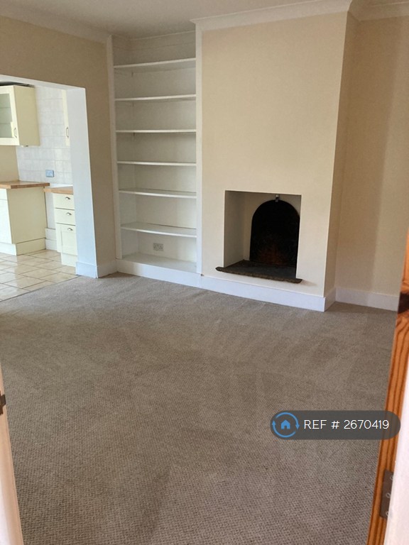 3 bedroom house in West Molesey, West Molesey, KT8 (3 bed) (#2670419)