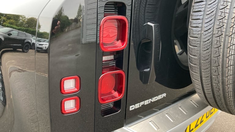 2022 Land Rover Defender 3.0 D250 SE 110 5dr Auto ESTATE DIESEL Automatic