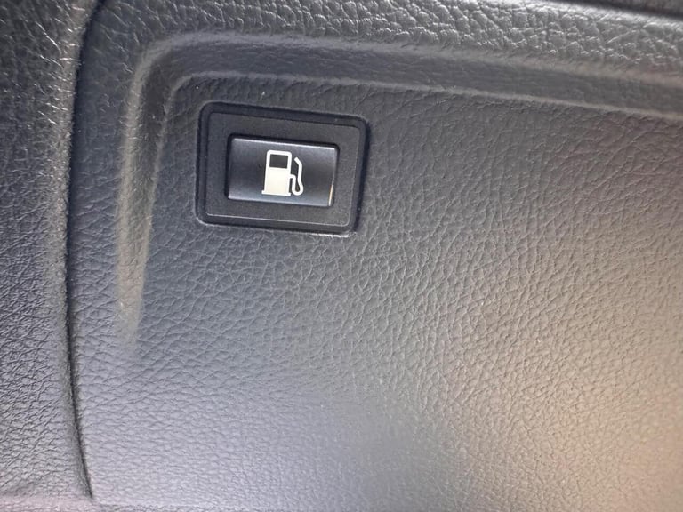 2017 BMW 3 Series Saloon (2015 - 2018) Saloon Hybrid Automatic