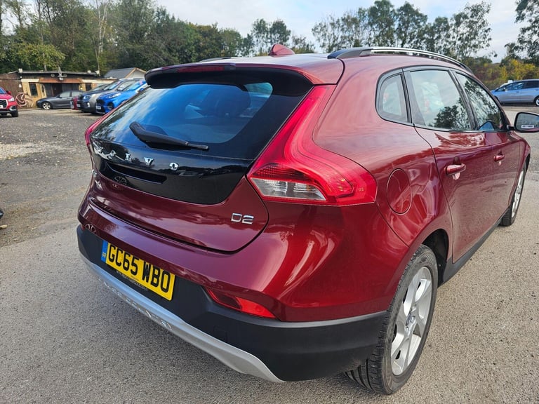 2015 Volvo V40 Cross Country 2.0 D2 Lux Auto Euro 6 (s/s) 5dr HATCHBACK Diesel Automatic