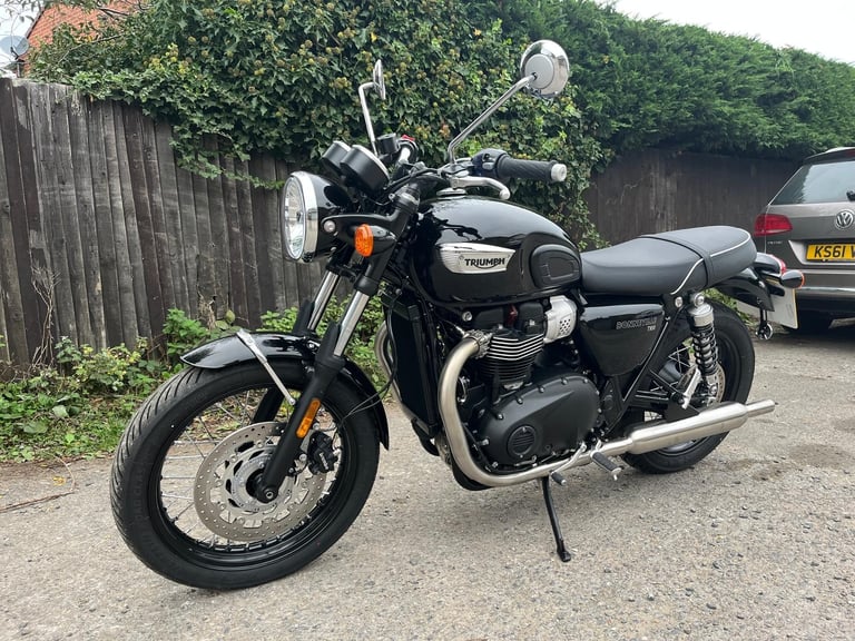 TRIUMPH BONNEVILLE T100, 2025(75), 6 DELIVERY MILES, STUNNING MOTORCYCLE, £8995