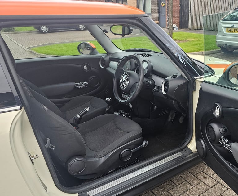 MINI COOPER D. 72MPG ONLY £20 PER YEAR ROAD TAX. 