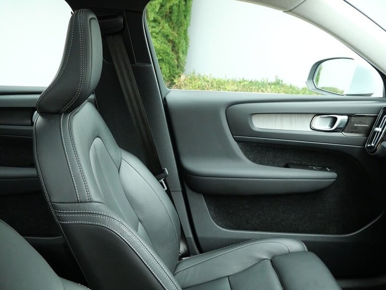 2020 Volvo XC40 2.0 B4P Inscription Pro 5dr Auto ESTATE PETROL Automatic